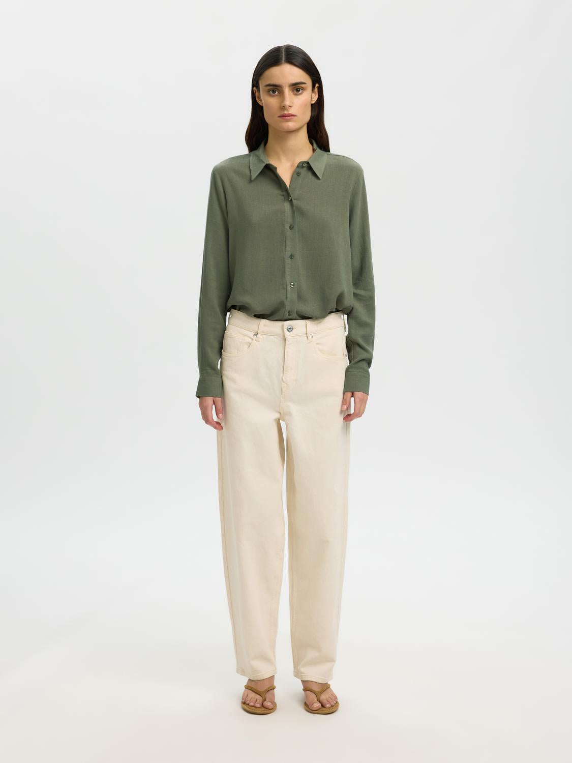 model_shot-front_full